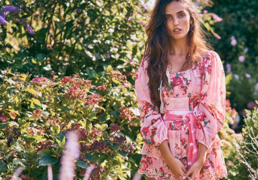 Ekskluzywna odzież damska na lato – dlaczego warto w nią zainwestować?